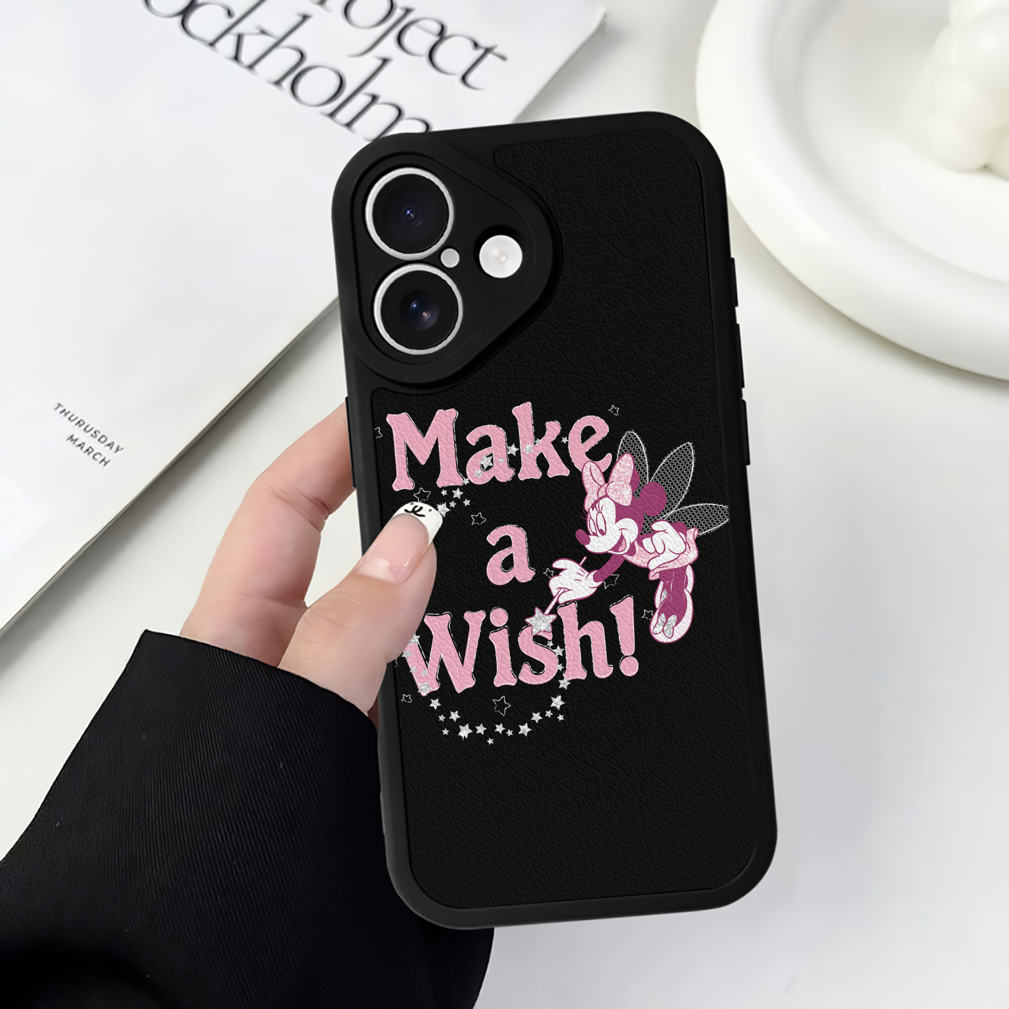 （画像用） ミッキーマウス Mickey Mouse 【iPhone 16シリーズ対応】シリコンスマホケース（レザー調） 材質：シリコン
